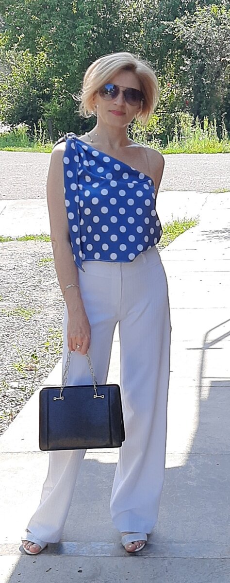 Топ и брюки.