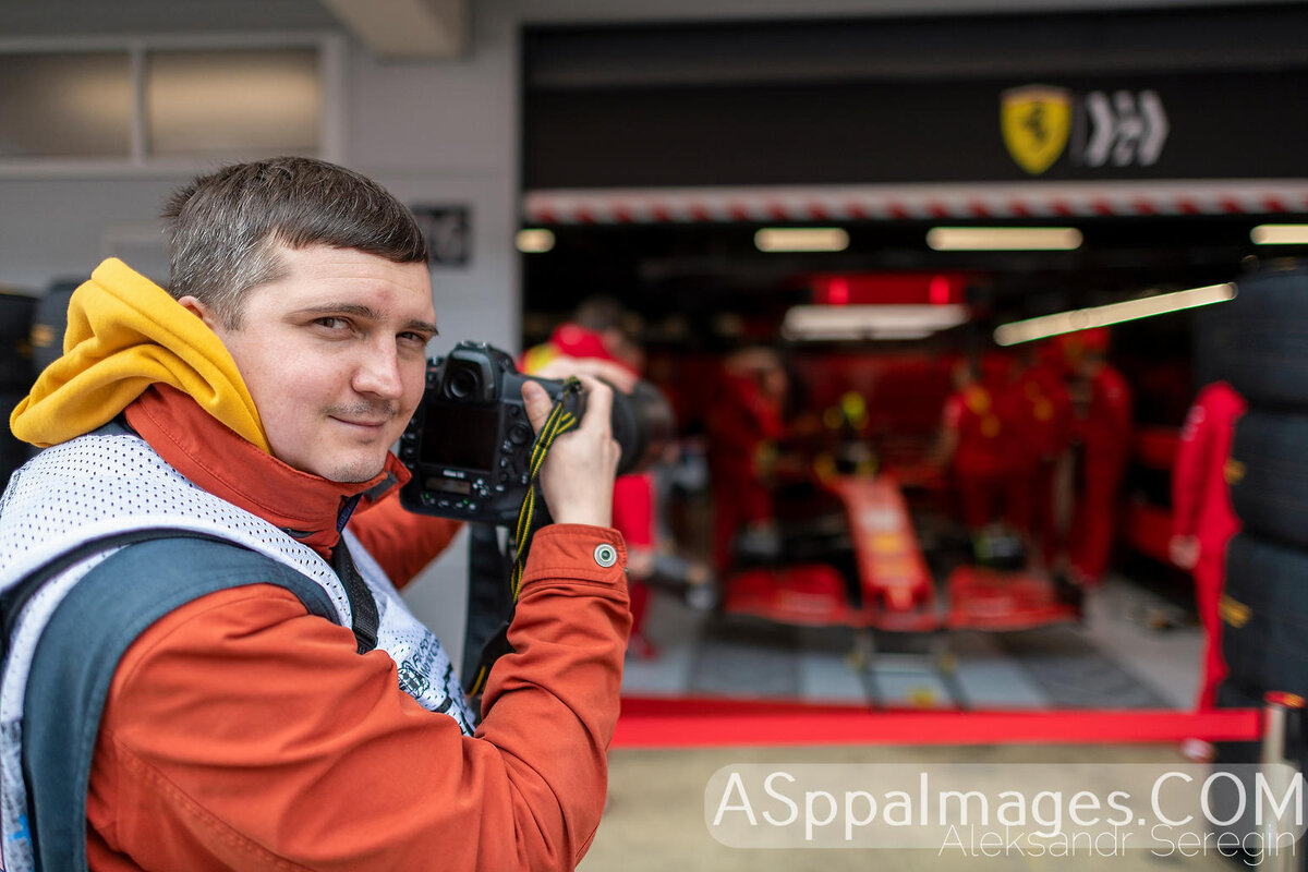 В руках автора Nikon D5, ФЕВРАЛЬ 2020. © Фотоагентство ASppaImages ANO (АСППА ИМАДЖЕС АНО) email: aspressphoto@gmail.com Фотожурналист Александр Серегин, фото сделано Евгением Сафроновым во время тестов “Формулы-1” в 2020 году в Барселоне на трассе “Каталунья-Монмело”, за что ему спасибо
