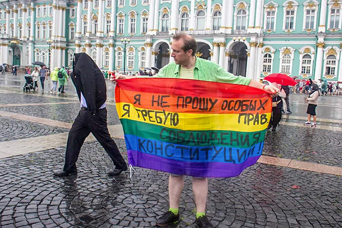 ЛГБТ-пикет на Дворцовой площади, 30 июля 2016 года. Фото: Сергей Чернов