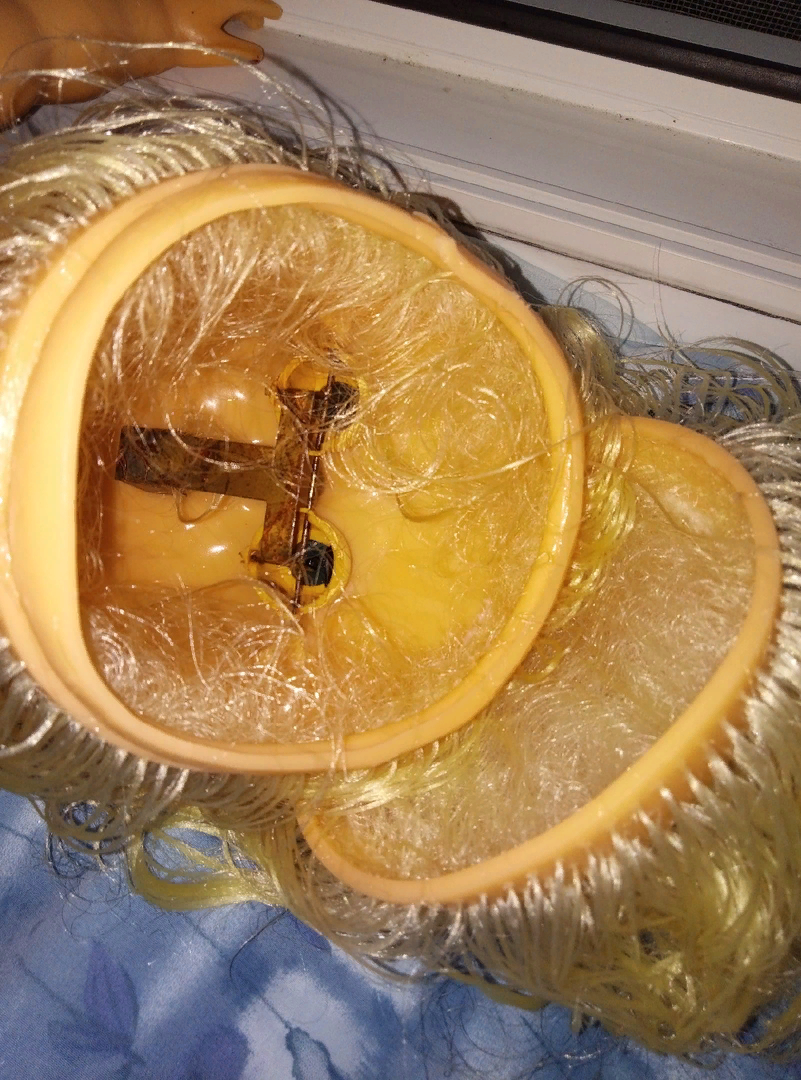  механизм глаз хороший и волосы хорошо сохранились.