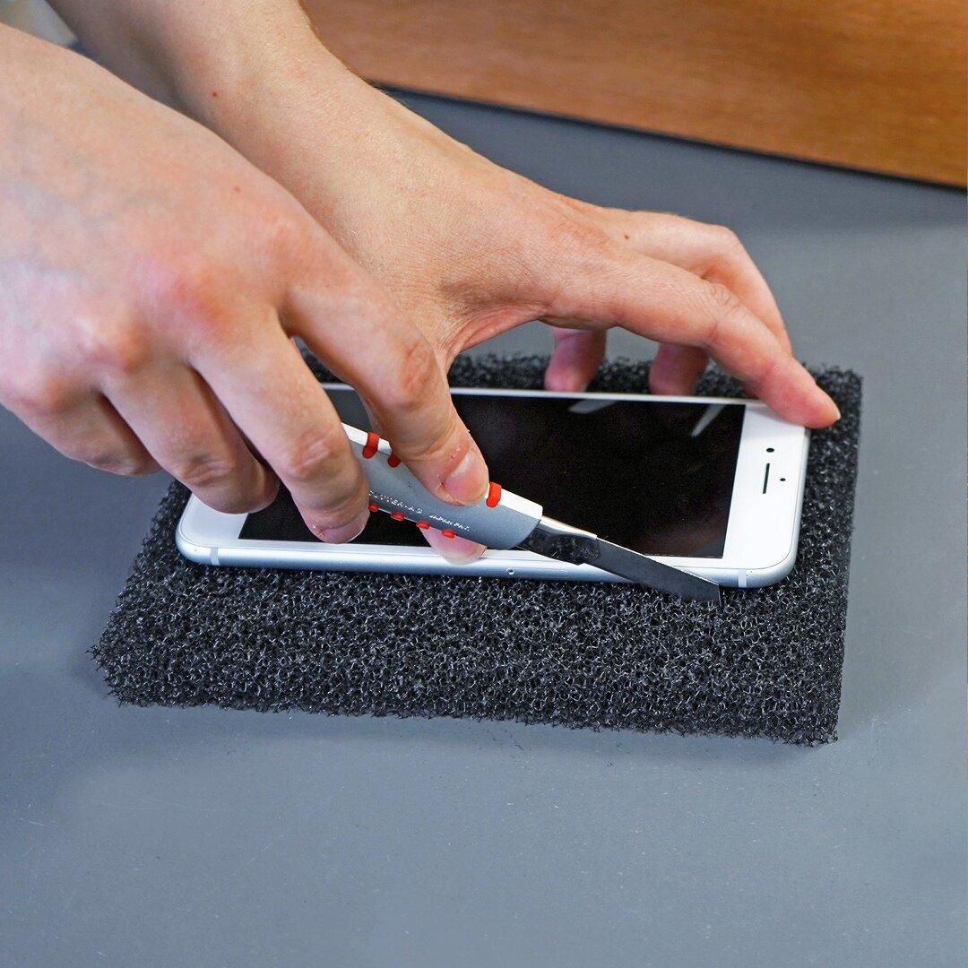 Соблюдайте технику безопасности при работе с канцелярским ножом