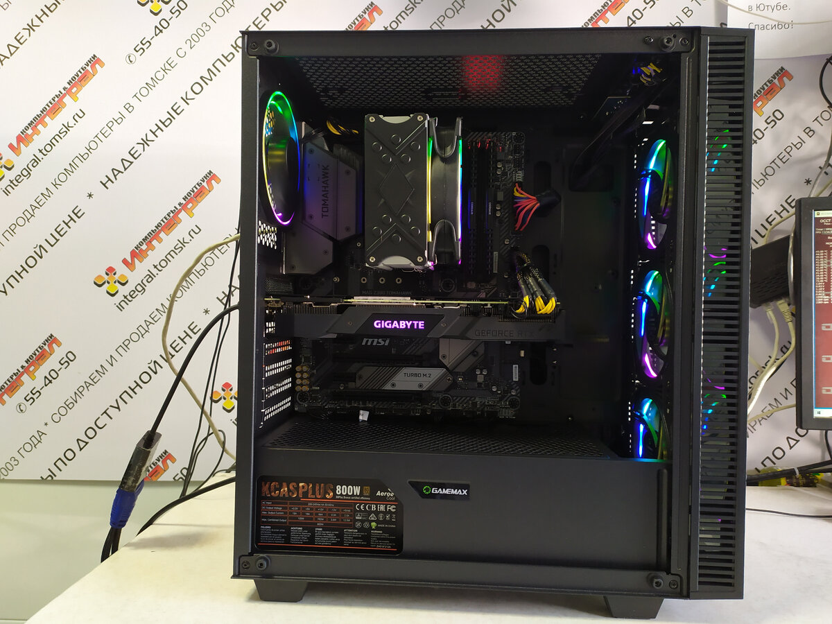 Кабели аккуратно спрятаны за крышку корпуса