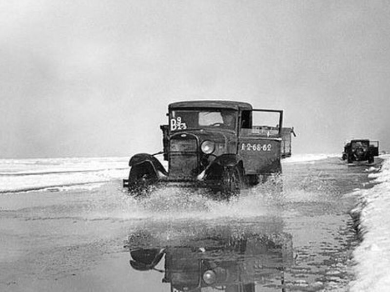 Полуторка из Войбокало на ледовой трассе
