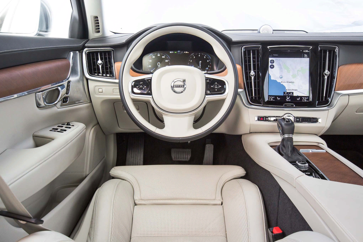 1) Обычный руль 2) Руль R-Desing