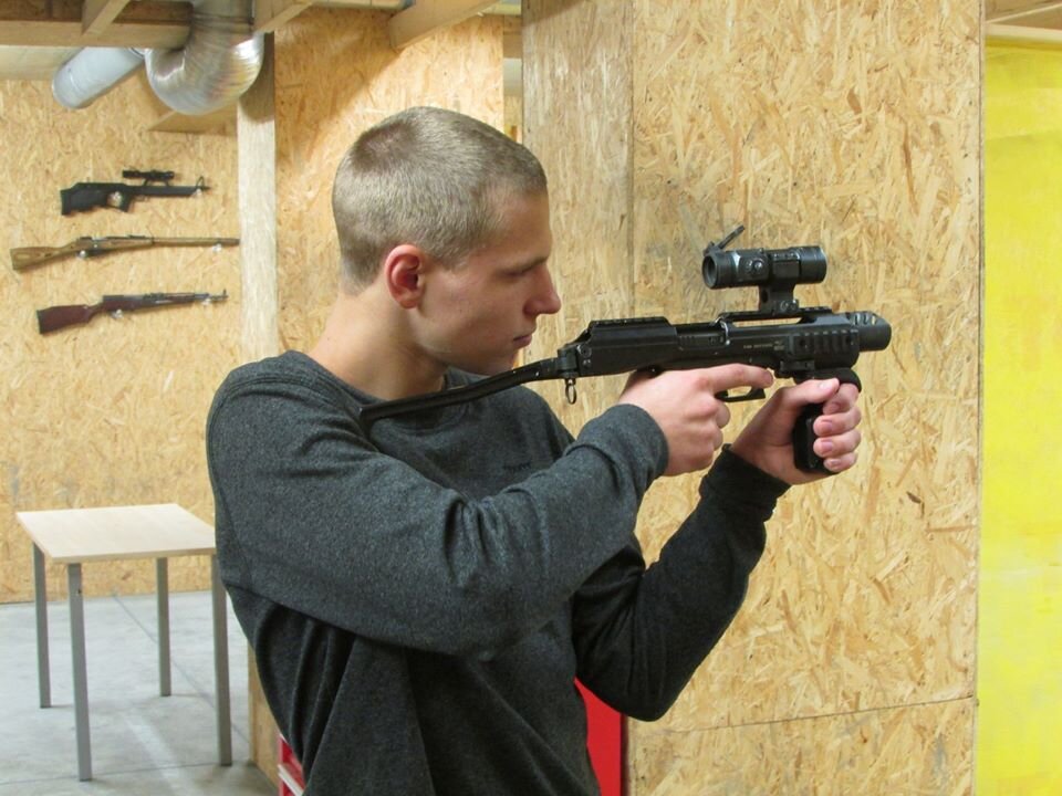 Зимой Игорь сильно похудел и осунулся.