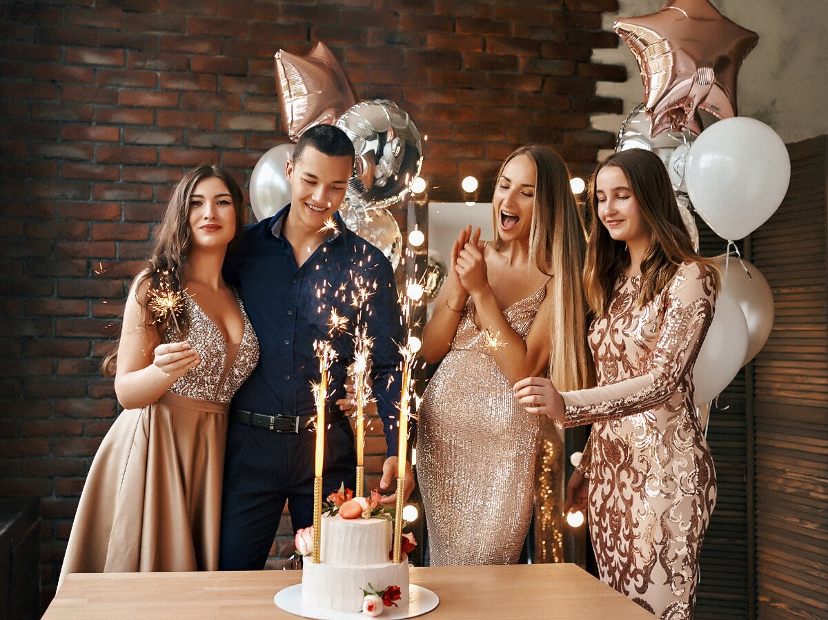 Тортовые свечи - это фонтаны с "холодным огнем"