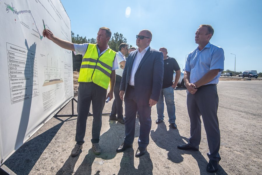 Глава Севастополя Михаил Развожаев проинспектировал работы на Камышовом шоссе. Фото: https://sev.gov.ru