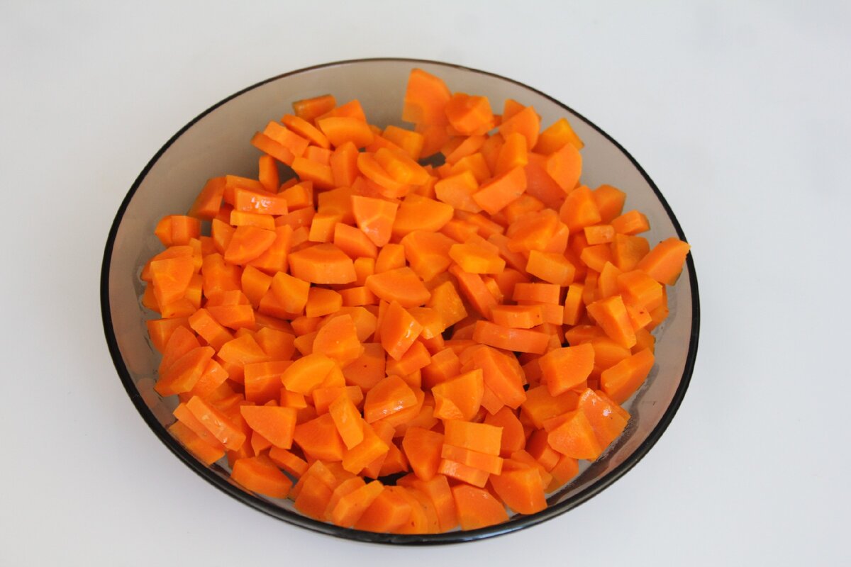 Варенная в специальном составе морковь.