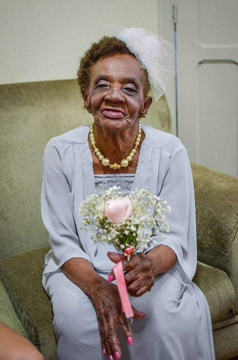 Невеста! 
(фото по ссылке https://www.womansday.com/life/real-women/a57845/worlds-oldest-fiancee/)
