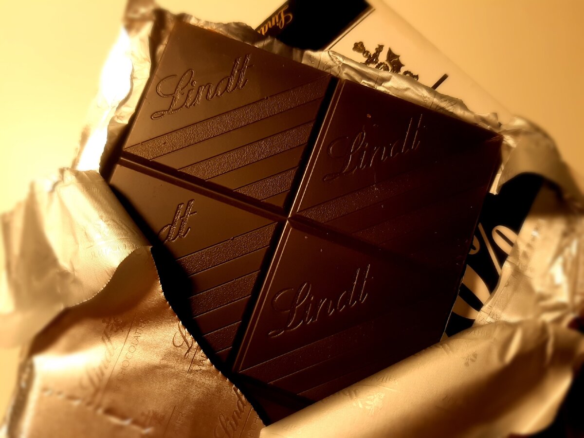 Lindt & Sprungli. Шоколад Линдт. Шоколад тает. Австрийский шоколад.