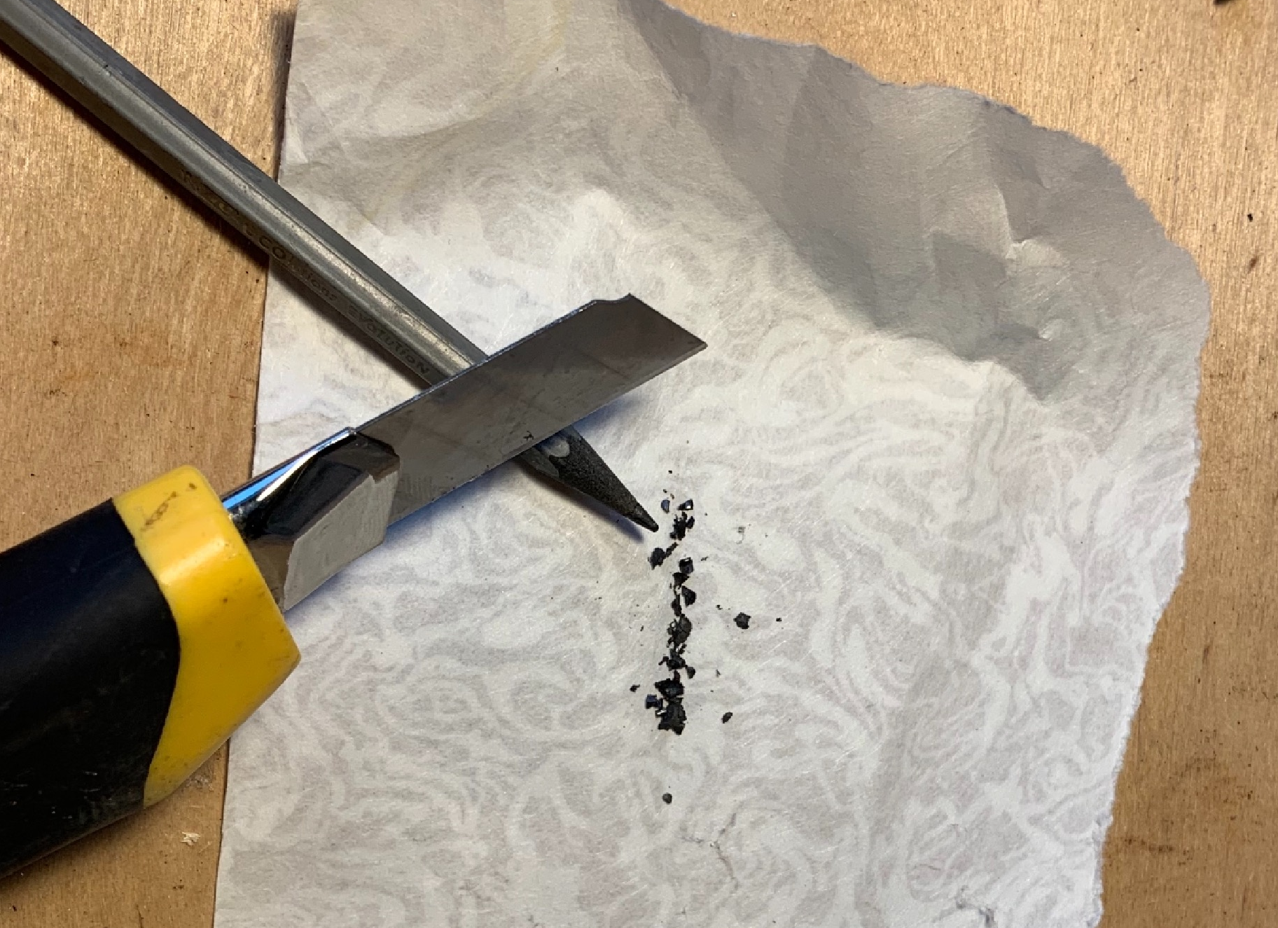 Как без масла и без WD-40 быстро устранить скрип дверных петель? А ведь работает!3