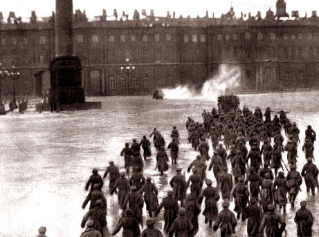 В октябре 1917 года Временное было низложено, и по всей стране провозгласили Советскую власть - новую форму государственного и социального устройства.