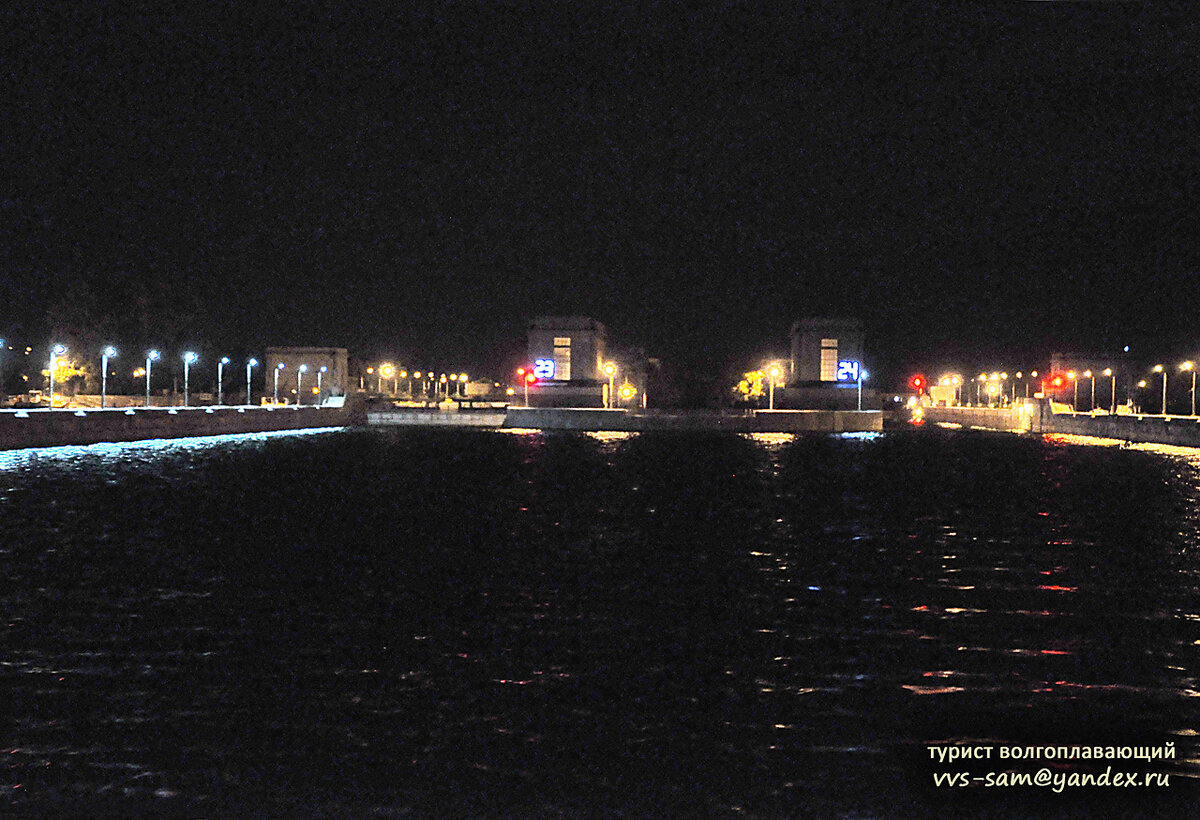 Ночное освещение шлюзов. Фото 16.09.2019.