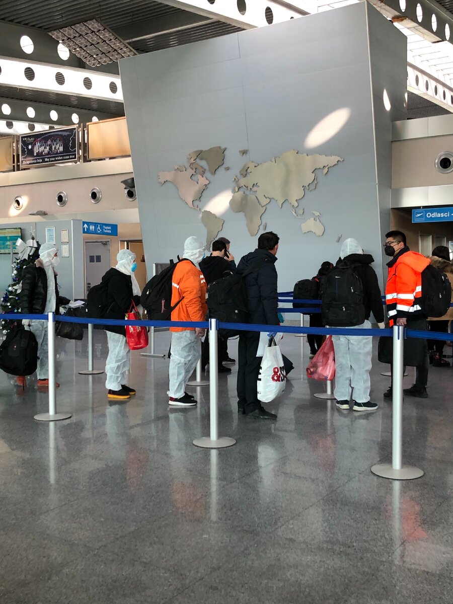 Очередь в зал отлёта 