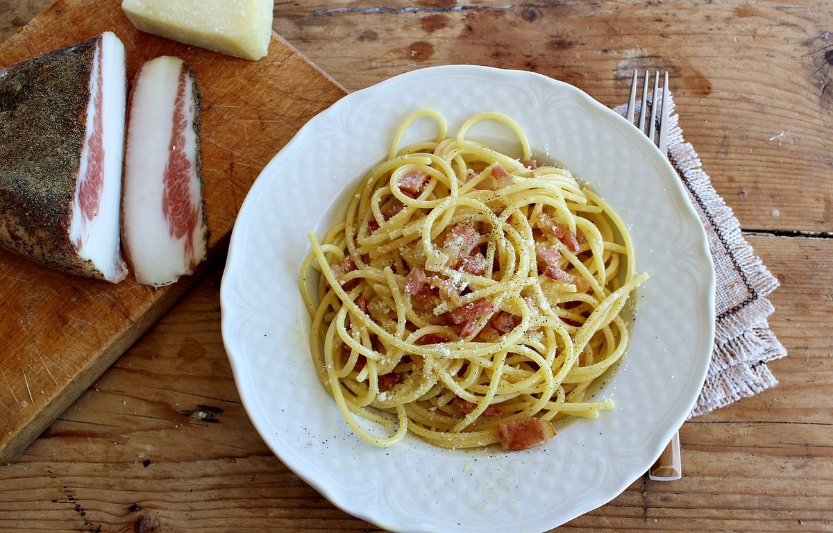 Рецепт карбонары с яйцами и сыром. Спагетти карбонара Милти. Спагетти massimo Zero.