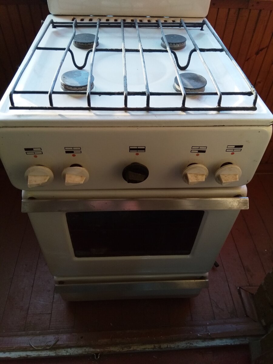 Обычная  кухонная газовая плита