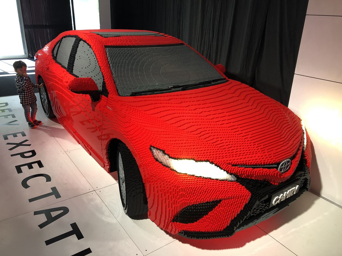 Toyota Camry весом 1800 кг.