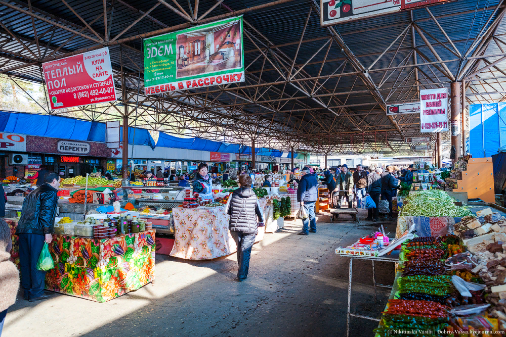 Время работы продуктового рынка. Центральный рынок Кисловодска. Рынок в Кисловодске вещевой. Вещевой рынок рынок Кисловодск. Верхний рынок Кисловодск.