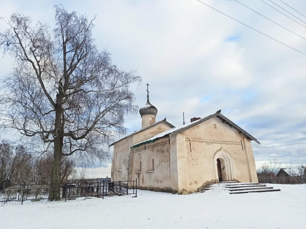 Храм на берегу Волхова