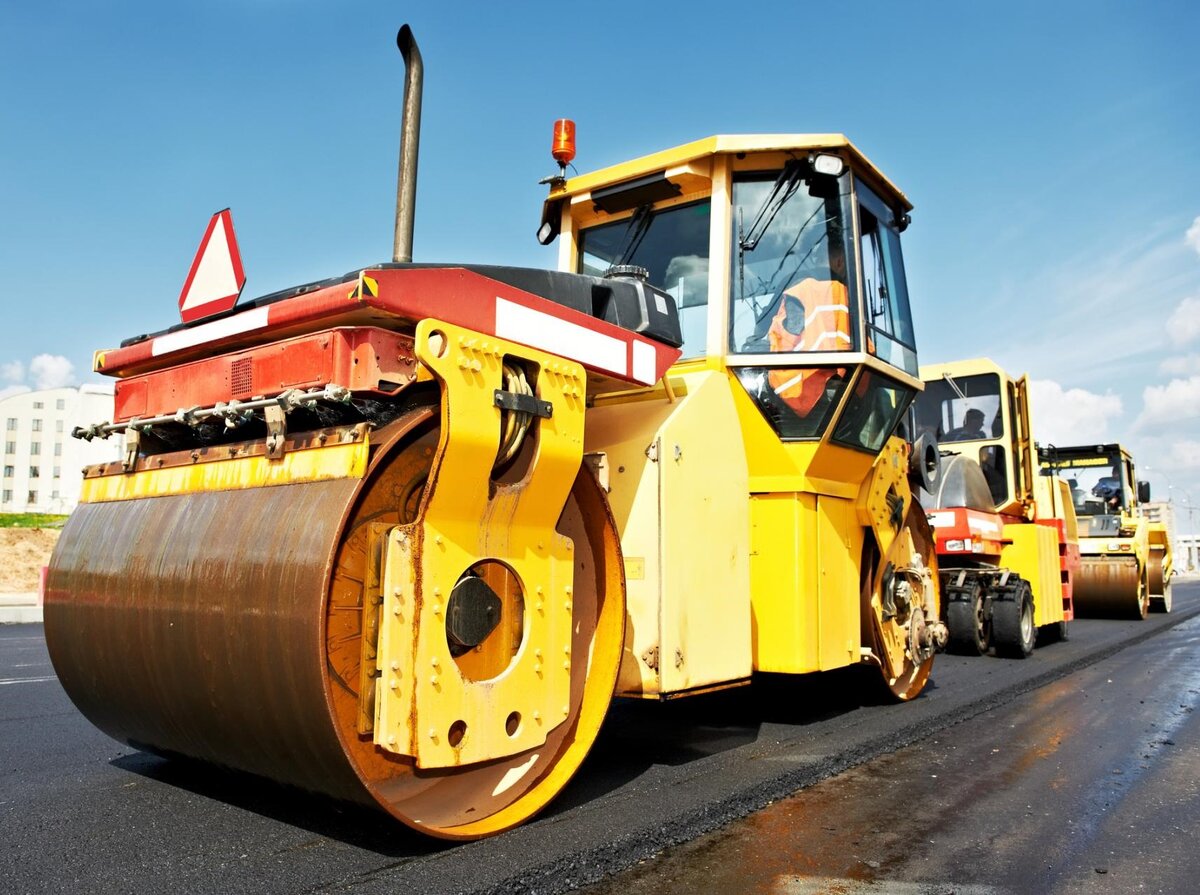 * Знак «Тихоходное транспортное средство» на «тихоходе»