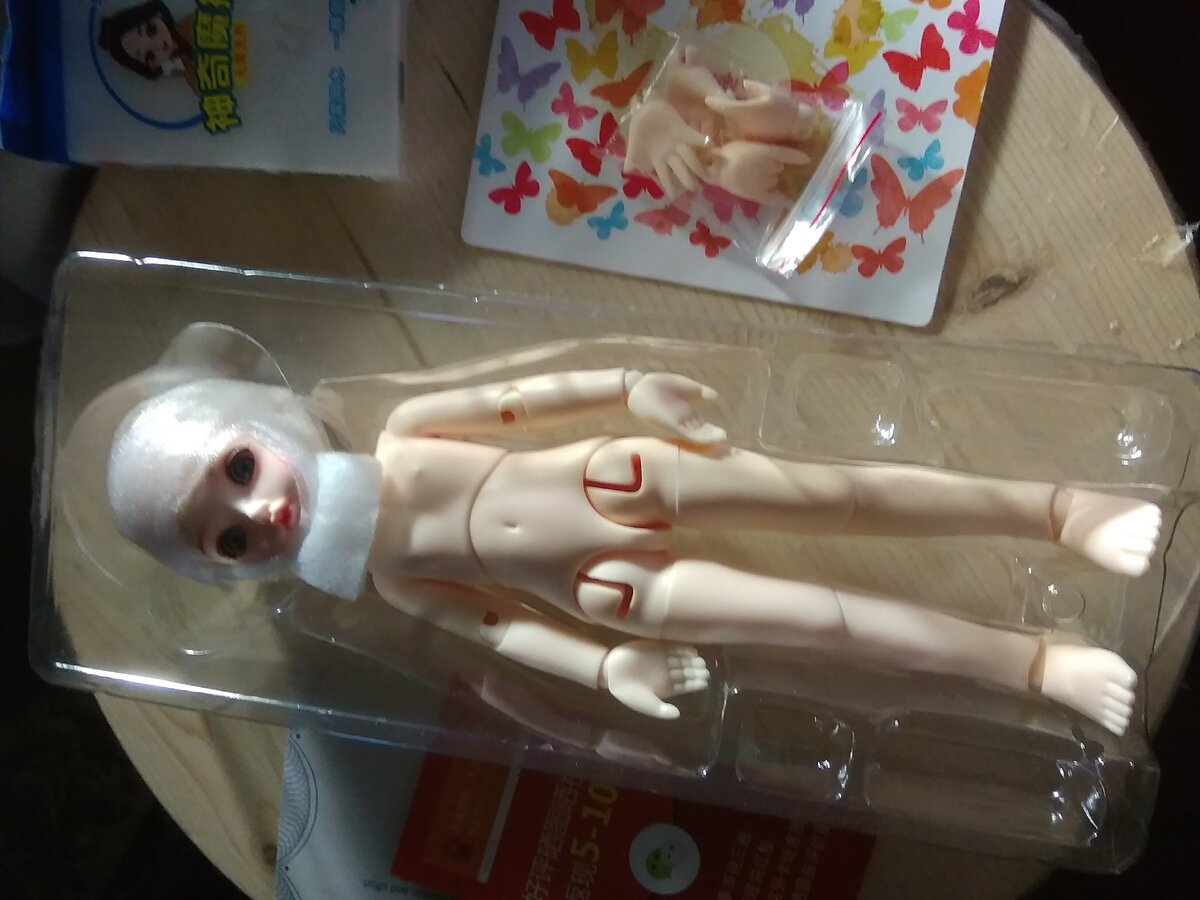 Распаковка куклы после получения.