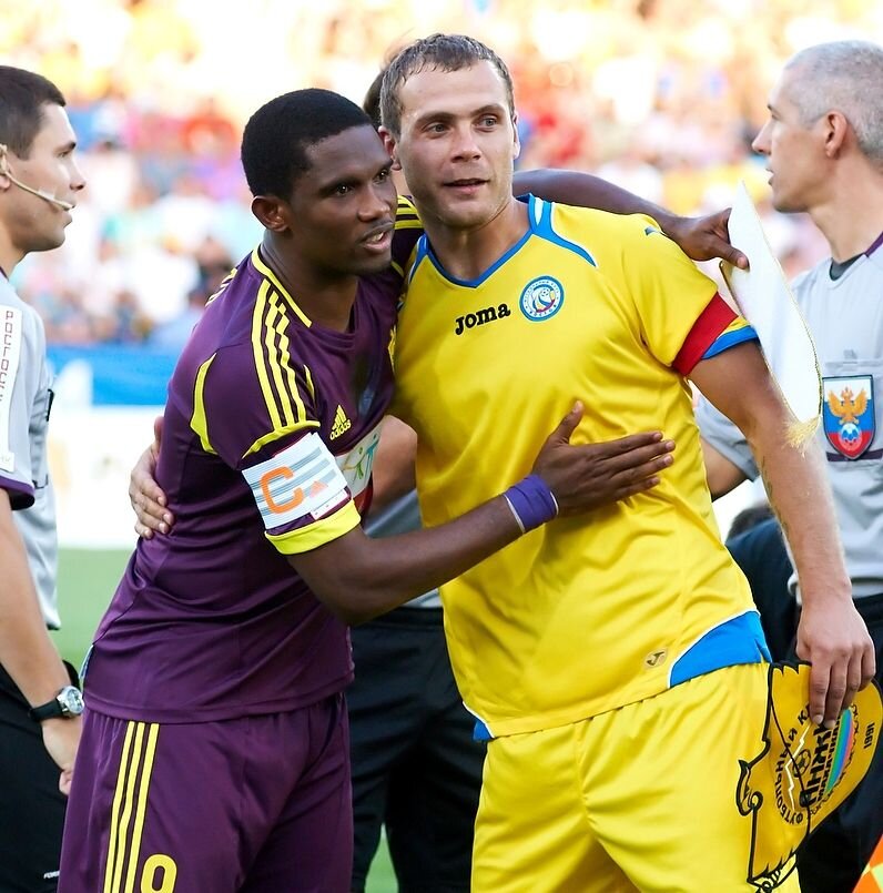 2 тур. Ростов – Анжи (Махачкала) 2-2. Приветствие капитанов - Самуэль Это,О (слева) и Роман Адамов.