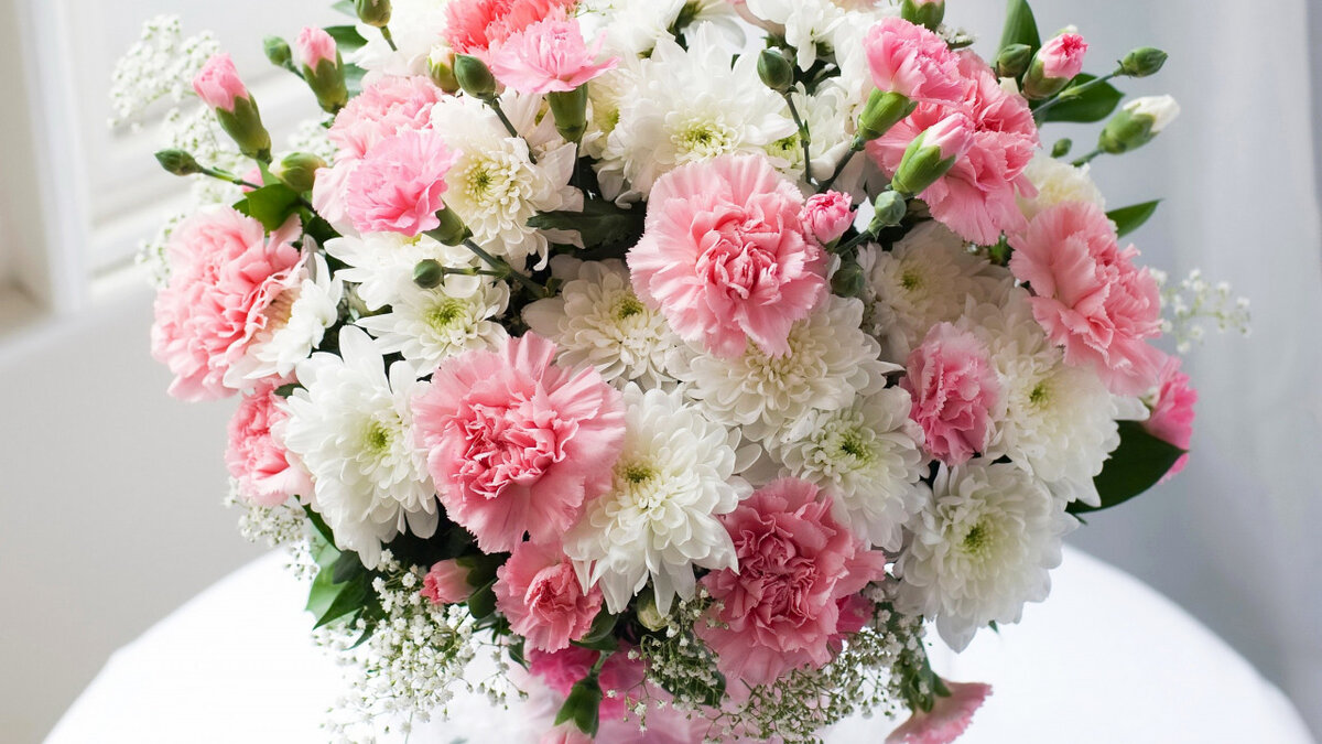 Хризантема и гвоздика - сама нежность!