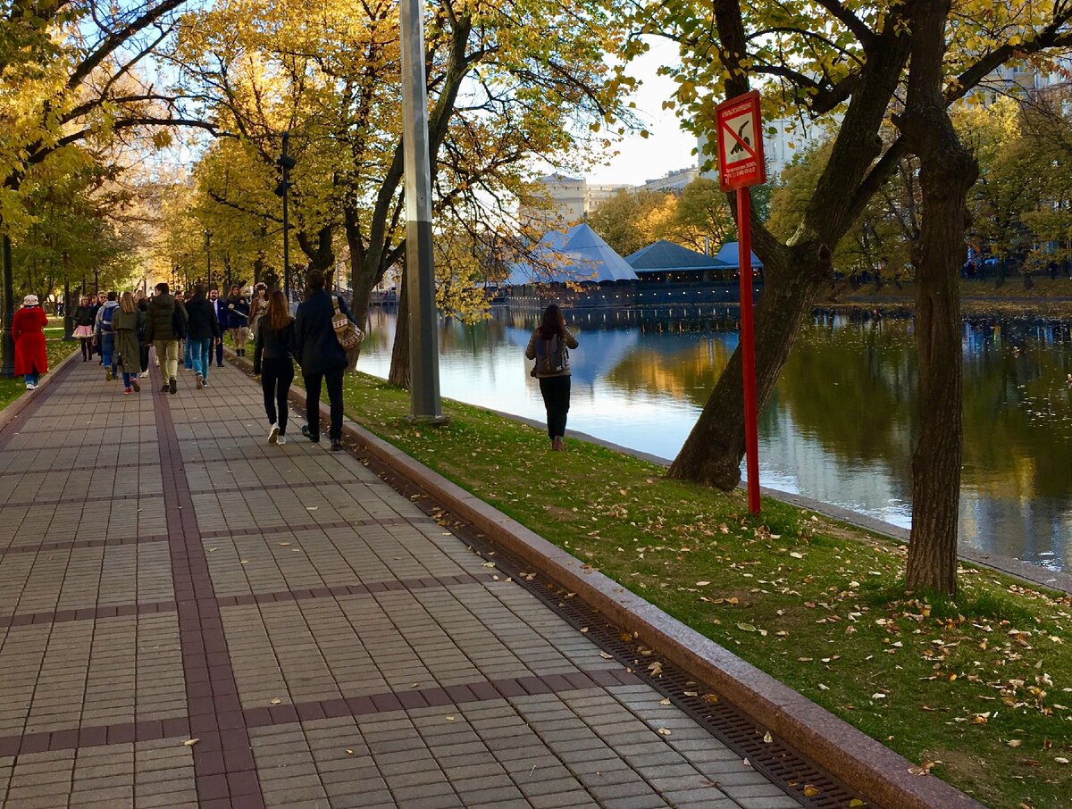 осенний бульвар в москве