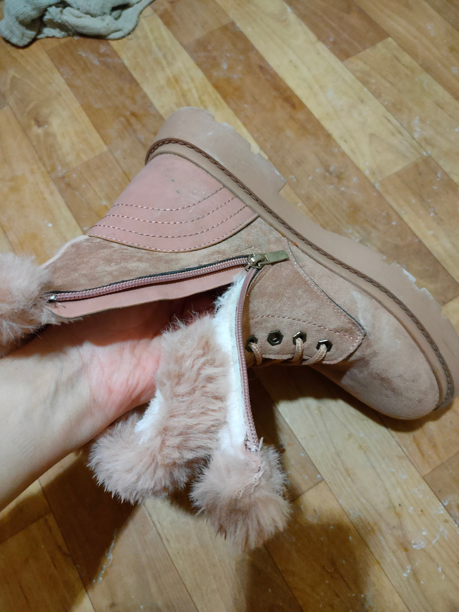 Вот обувь за 950 рублей.