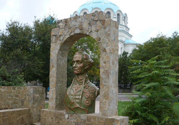 Бюст А.В. Суворова на месте его ставки в Гёзлёве (ныне-Евпатория). Скульптор А. Максименко