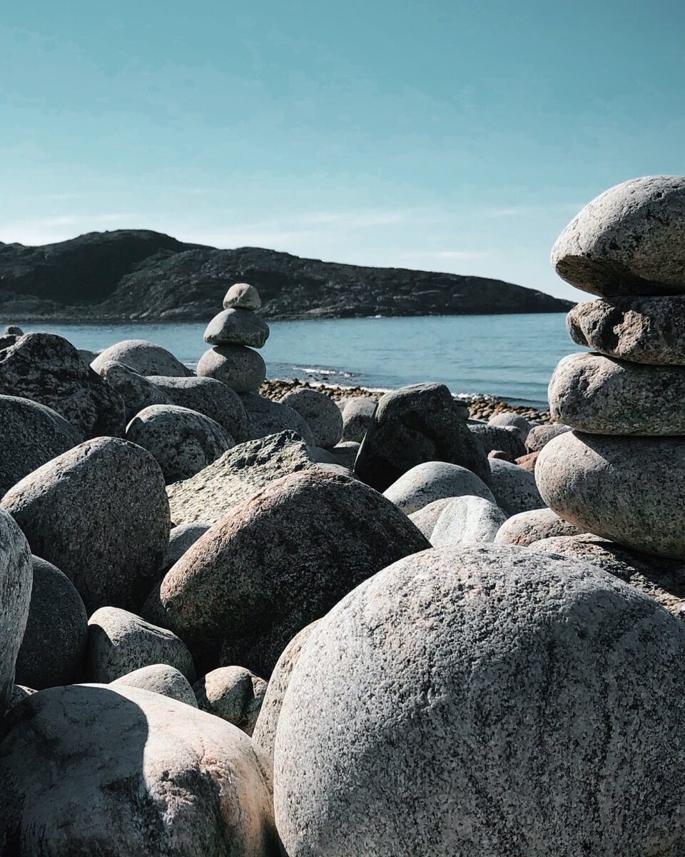 Териберка. Пляж с драконьими яйцами