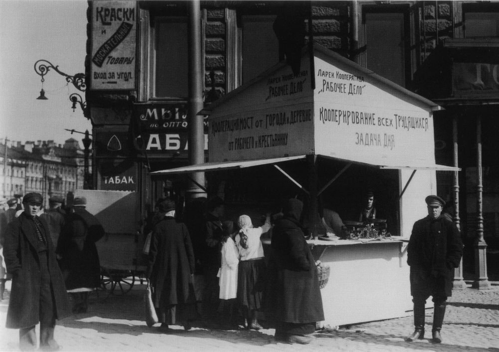 Ларьки и магазины времен НЭПа, Москва. Источник: pastvu.com