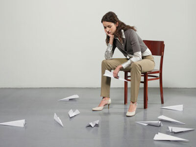 Лежим на диване, умираем от скуки, когда в это время можно сделать столько всего полезного. Но нет. Лень, как паутина окутывает сознание и мешает двигаться. Лень останавливает от поступков. Лень…или нежелание творить, быть полезным обществу? Ведь нас никто не приковывает наручниками, это осознанное желание ничего не делать. Минуты проходят, пролетают, и мы упускаем возможность сделать нечто, что будет полезно не только собственному саморазвитию, но и ближайшему окружению. Спасти весь мир — миссия достижима далеко не для каждого, и это нормально. Но осчастливить хоть несколько человек – и ты уже не даром проживаешь жизнь. Наградой послужит одна минута, которая может быть решающей.