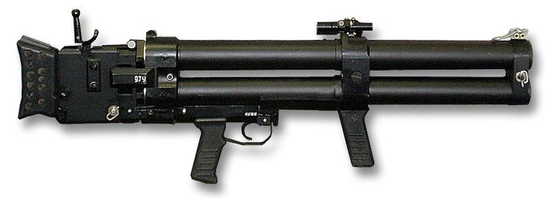 Противодиверсионный комплекс ДП-64: калибр — 45 мм, вес — 10 кг, радиус поражения — 14 м. 