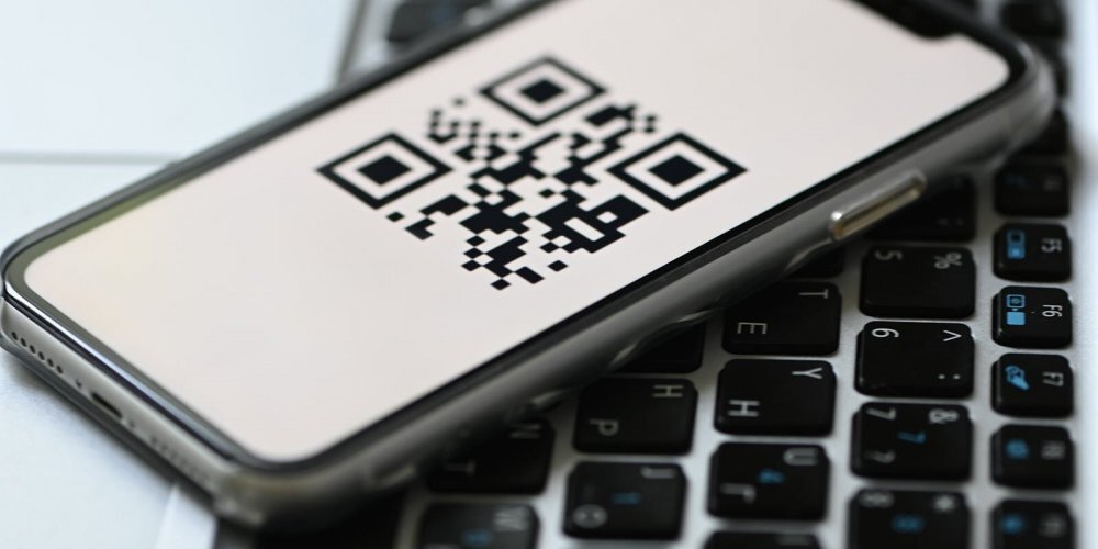 QR-код можно распечатать на принтере или сохранить на свой смартфон. Фото: mos.ru