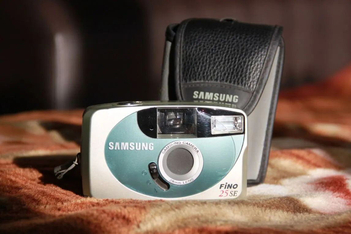 Пленочный фотоаппарат samsung fino. Фотоаппарат пленочный Samsung fino 25. Автоматический пленочный фотоаппарат самсунг 1995. Мыльница самсунг пленочная. Пленочный фотоаппарат самсунг fino 25 се жужжит.