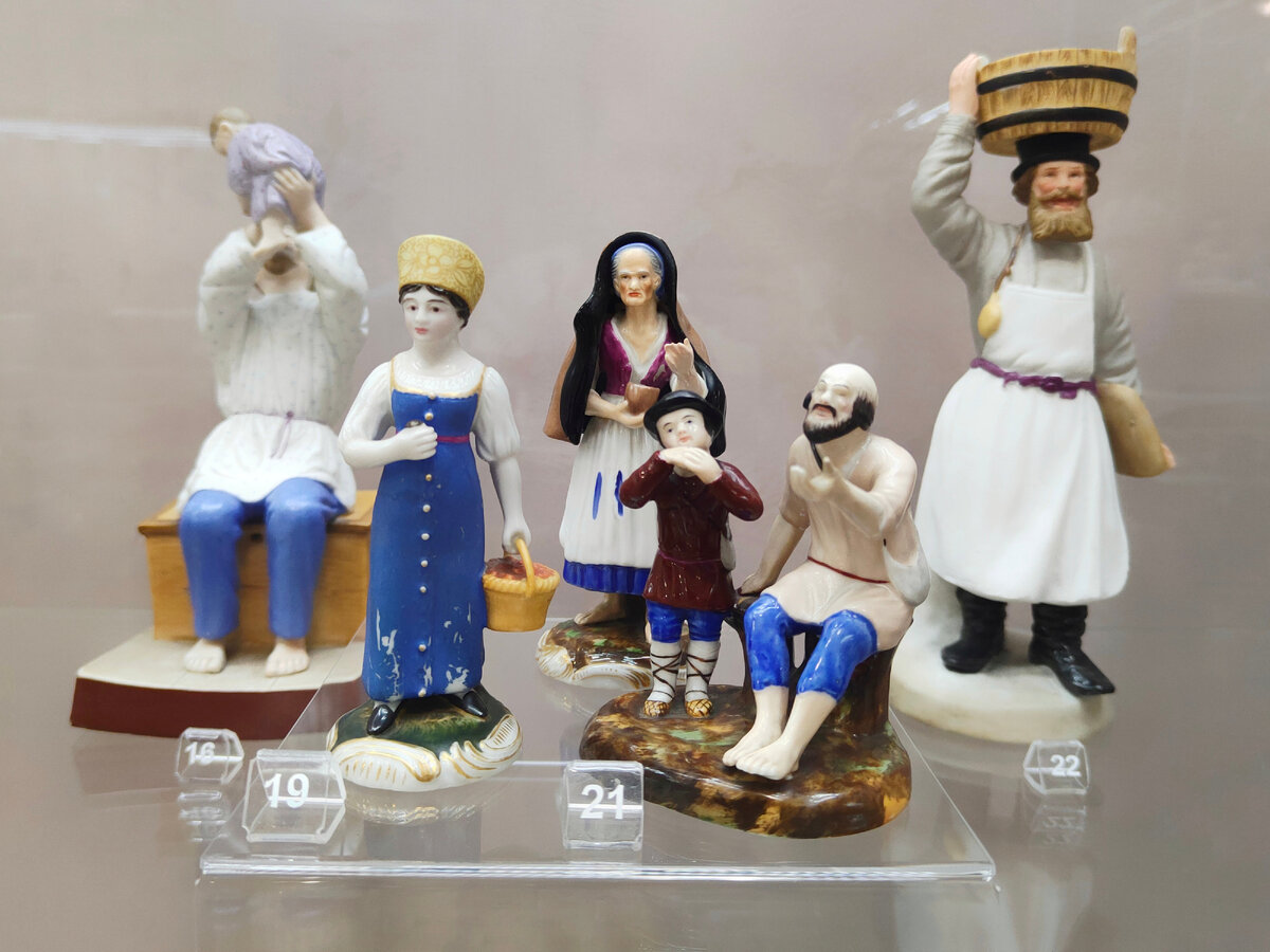 Статуэтки фабрики Гарднера в селе Вербилки, 19 век. Все фото автора