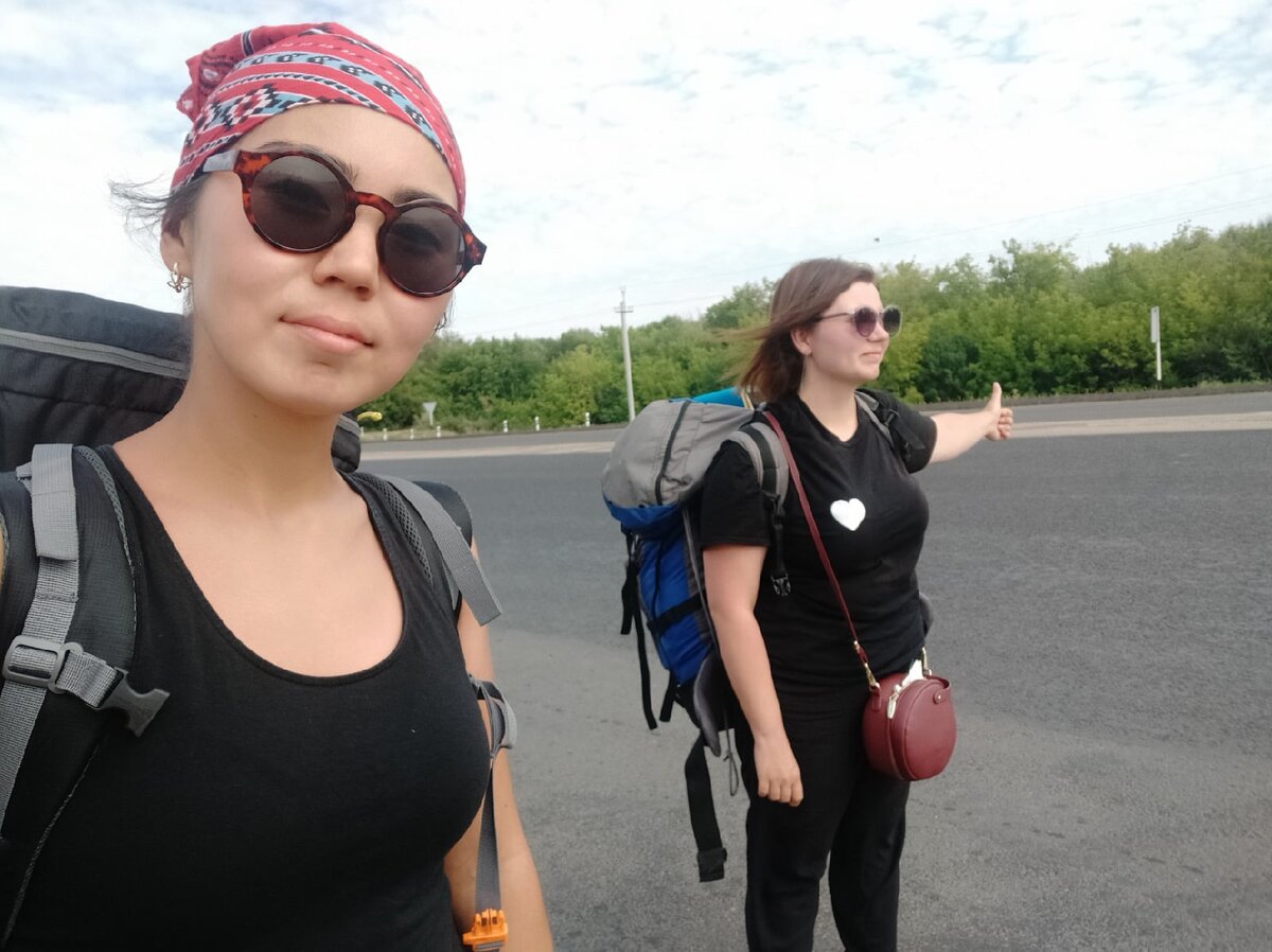 Авторы, когда не могут представить свою жизнь без незнакомцев.