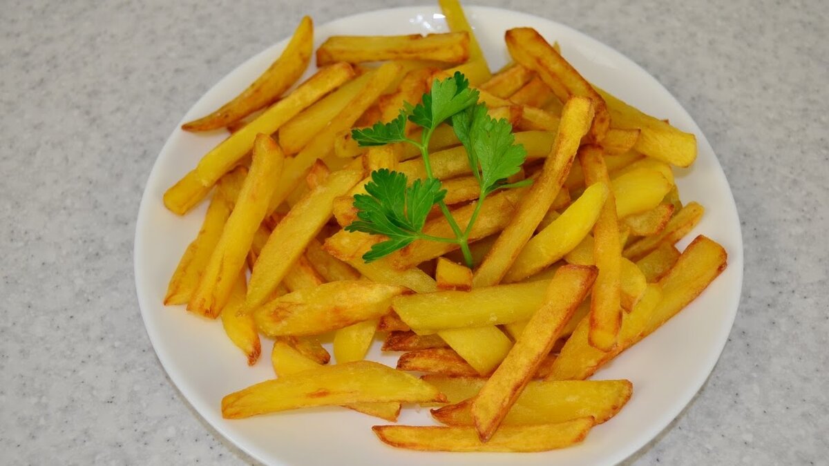 Вовсе не обязательно идти в Макдональдс, чтобы поесть картошку фри, потому как несложно приготовить вкуснейший картофель фри в домашних условиях.