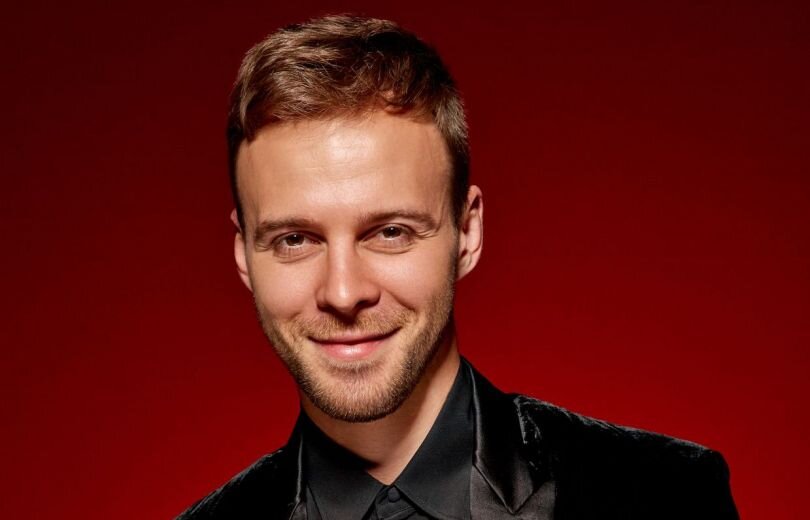 Безголосый Макс повысил голос в сторону России еще раз.