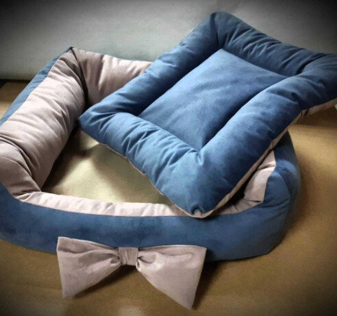 Квадратная лежанка с бортиками и матрасом