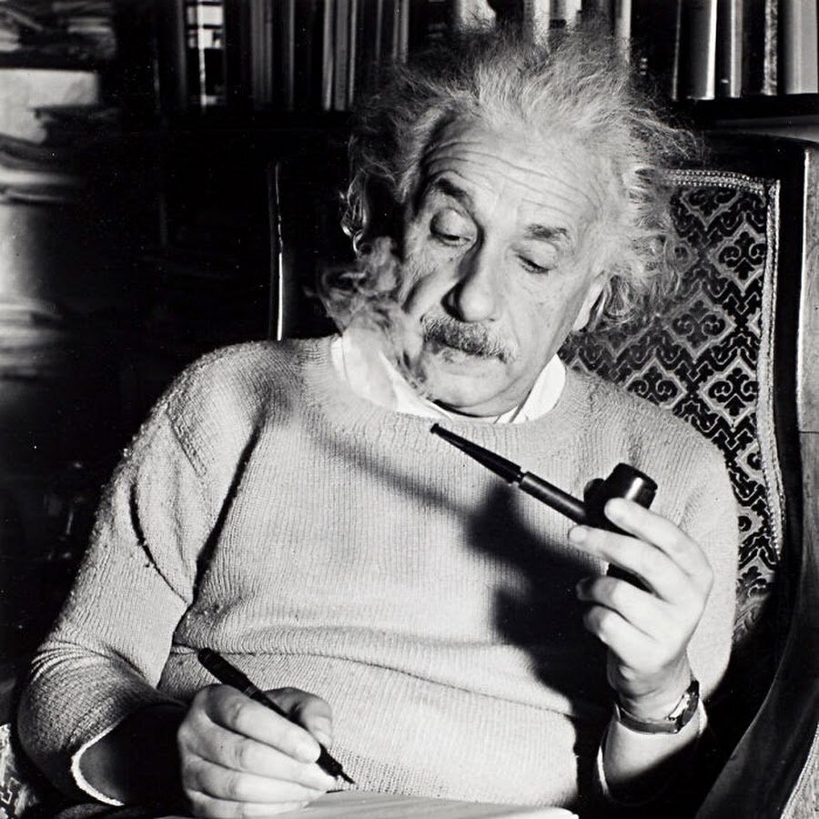 Эйнштейн за работой.