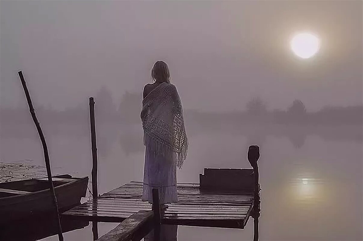 Одинокая девушка в тумане