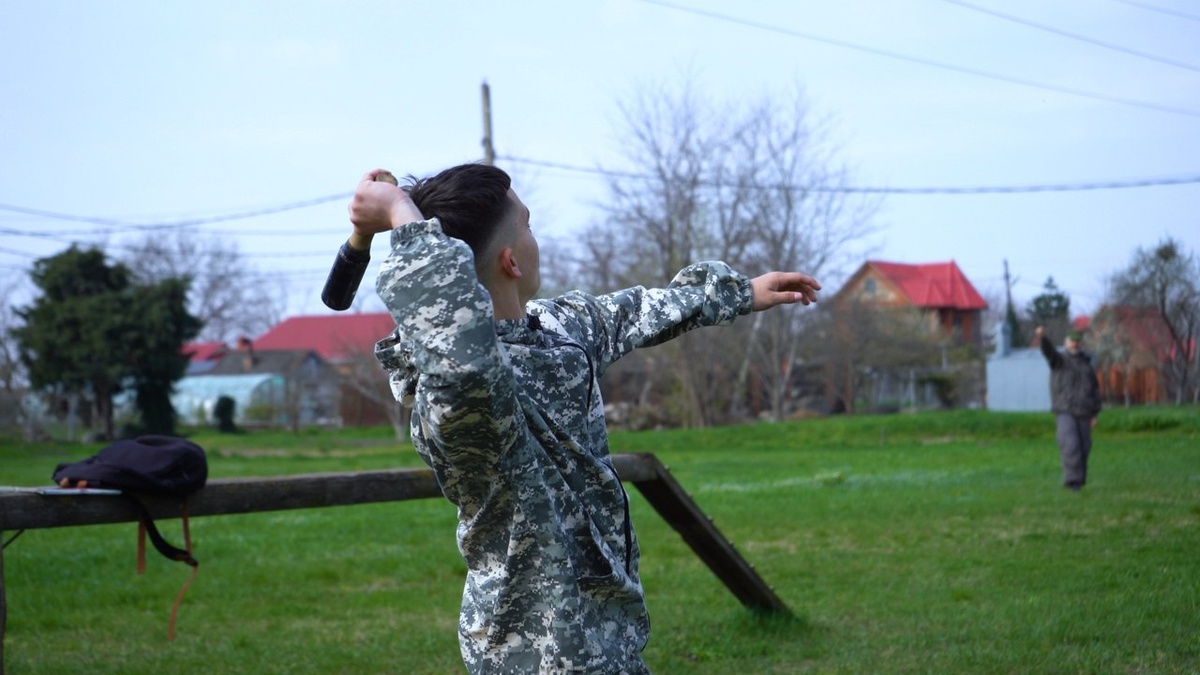 Метание гранаты 