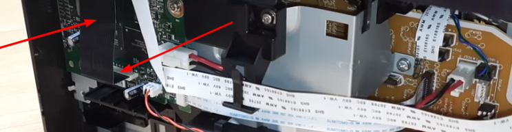 Отсоединяем шлейф