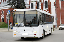 Сколько раз мы просили с вами повесить расписание движения городского автобуса №69 на остановочных павильонах по ходу движения. Как его никогда не бывало, так до сих пор и нет. Сейчас должна ходить дополнительная маршрутка. Люди едут с Малиновки, Ольговки и обратно ежедневно. Пусть также ходит и транспорт. Мало кому нужно в выходные на Литвиновское кладбище, основные пассажиры – дачники. У дач СНТ «Механизатор» не все водители делают остановку, хотя на схеме дорожного движения она есть. На деле – это вытоптанная обочина, ничем необозначенная. А кто её должен оборудовать и обозначить? Не старики же дачники. Стыдно и противно за власть, что не может решить такую простую проблему. Фактически устранить свою же недоработку.