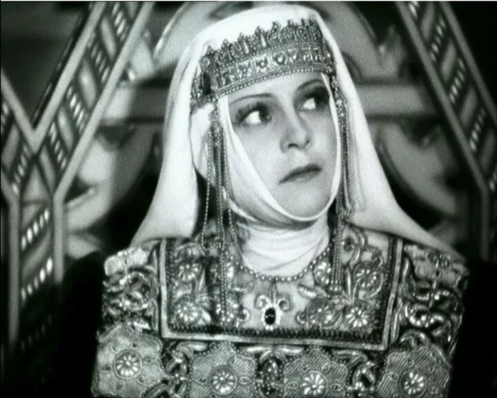 Людмила Целиковская в роли Анастасии Романовной в фильме "Иван Грозный", из интернета.