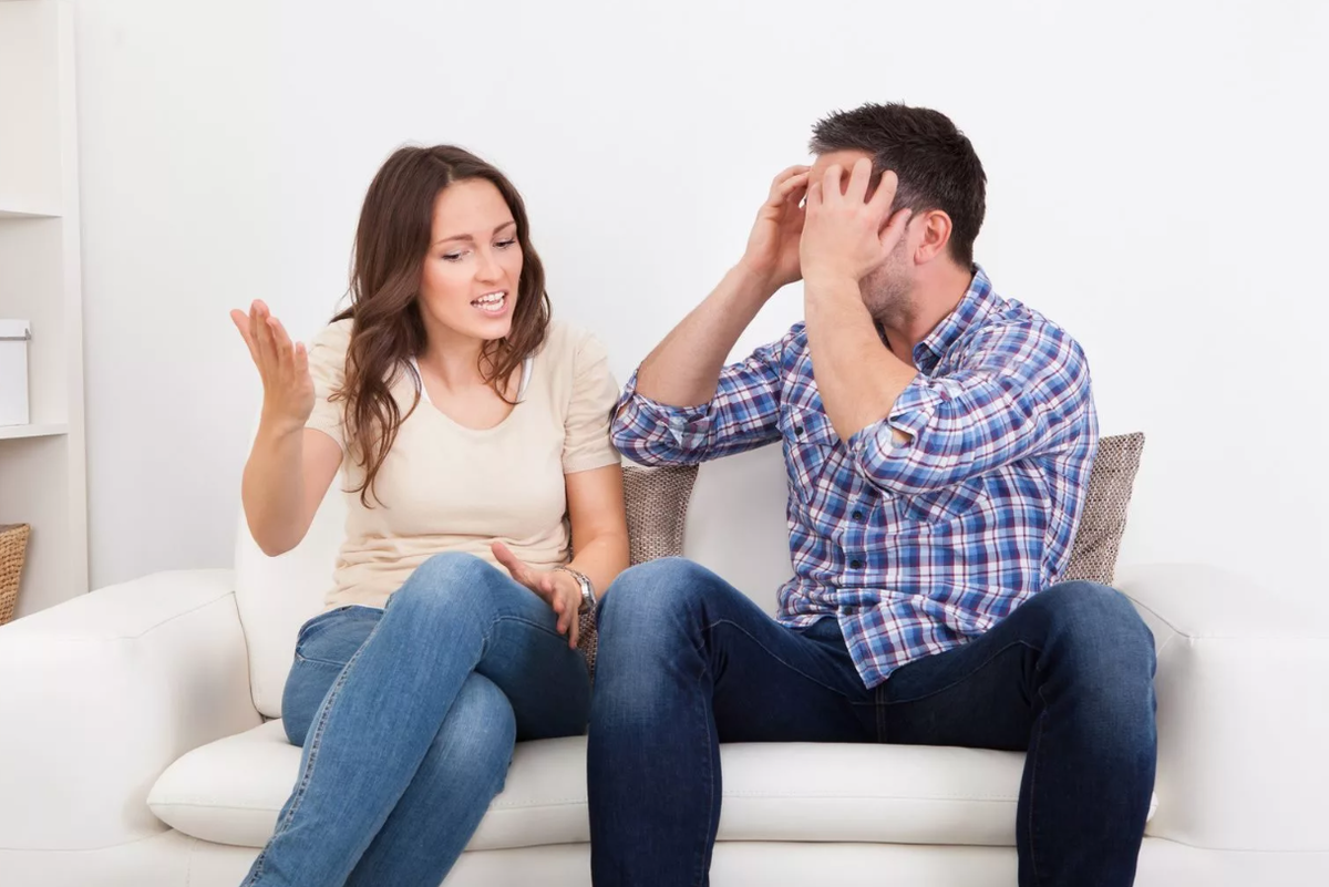Ссора парня и девушки. Ведомый и ведущий в отношениях. Как супругам ссориться. Помириться с мужем картинки. Жена кричит на мужа.