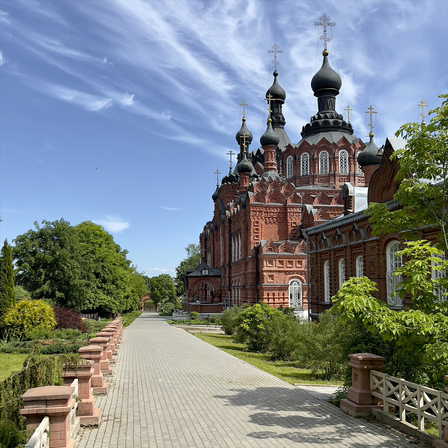 Казанская Амвросиевская пустынь Шамордино. Шамордино женский монастырь. Казанская Амвросиевская женская пустынь Шамордино. Амвросиевская Церковь Новодевичьего монастыря.