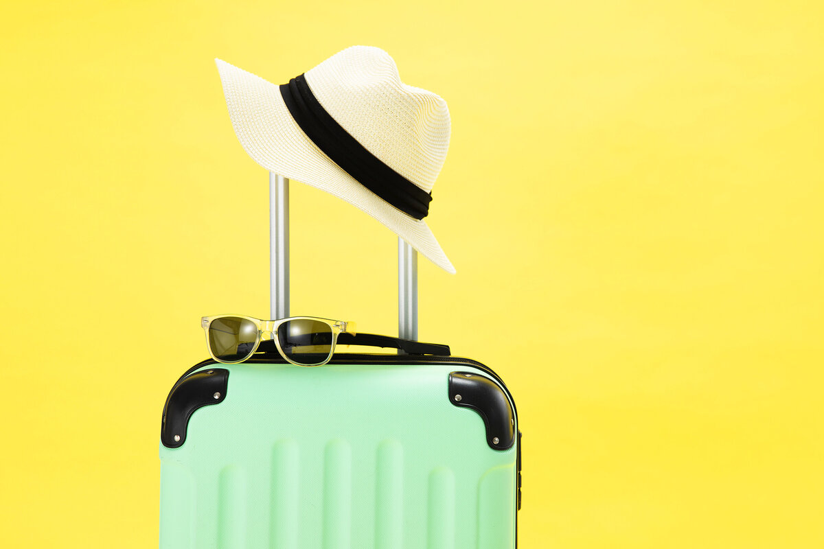     Что делать, если вам в аэропорту разбили пластиковый чемодан? Попробуйте его починить по нашему методу